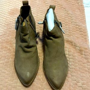 Brand New Dolce Vita Saylor Taupe Ankle Boots